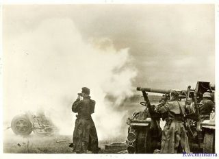 Press Photo: Feuer German Troops Enage Ground Target W/ 8.  8cm Flak Gun; Russia