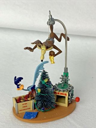 Hallmark Keepsake Ornament The Coyote Contraption - Looney Tunes Road Runner