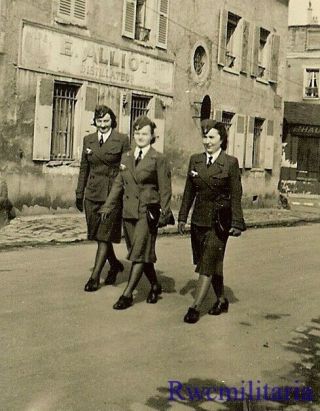 Rare Trio Female Wehrmacht Blitzmädel Helferin Girls On French Street