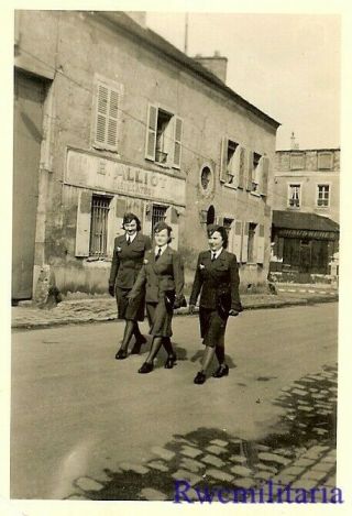 RARE Trio Female Wehrmacht Blitzmädel Helferin Girls on French Street 2