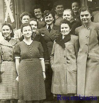 Rare Jovial Female Wehrmacht Blitzmädel Helferin Girls Gather On Street