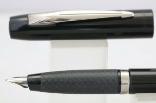 Vintage (1999) Parker Reflex Medium Fountain Pen,  Black With Chrome Trim
