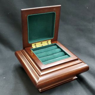 Adorable Vintage Bombay Wooden Jewelry Music Box,  Ring Holder Musical Z26 071