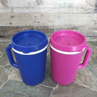 2 Vintage 32 Oz.  Aladdin Insulated Travel Mug Cup W/lid Pink & Blue Made In Usa