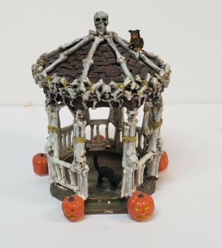 Lemax Spooky Town Table Accent Skeleton Gazebo Halloween Village 53240