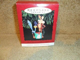 1995 Hallmark Keepsake Ornament - Looney Tunes Road Runner And Wile E.  Coyote
