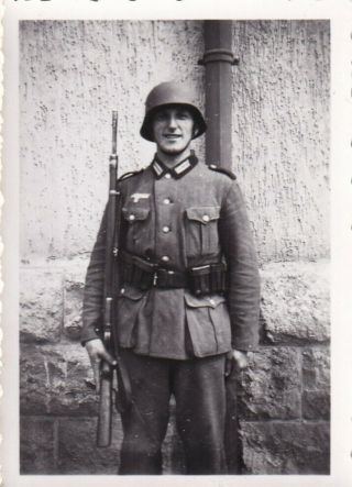 Wwii Snapshot Photo German Soldier With Rifle & Steel Helmet 35