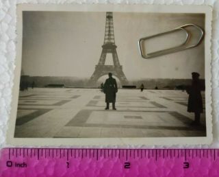 032 Ww2 Orig.  Photo German Soldier Eiffel Tower Paris France Text 2.  5 X 3.  5 Inch