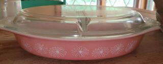 Vintage Pyrex Pink Daisy 1.  5 - 1 1/2 Quart Oval Divided Casserole Dish With Lid
