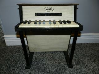 Vintage Jaymar 15 Key Upright Toy Piano Made In The Usa Pat 2,  641,  135