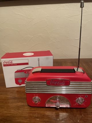 Opened Box Coca Cola Ccr01 Vintage Style Am / Fm Radio