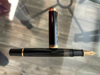 A Classic Pelikan Souveran M400 Fountain Pen With 18k Medium Nib