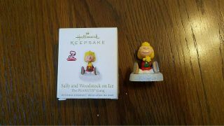 2010 Hallmark Ornament Miniature - Peanuts On Ice - Sally And Woodstock