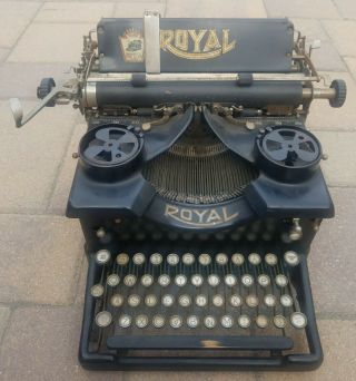 Vintage Royal Typewriter 1914 Model 10 Double Glass Panes Second Variation