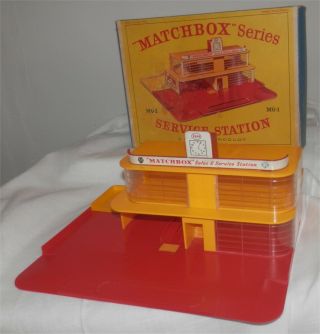 1950s.  Matchbox,  Lesney.  Mg - 1,  Esso Service Station,  Garage/showroom.  Complete Originl