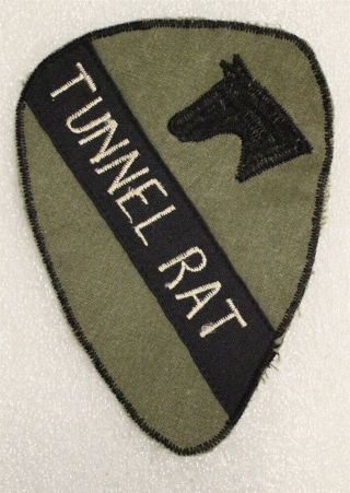 Army Patch 043: 1st Cavalry Division " Tunnel Rat " - Vietnam Made,  Subdued