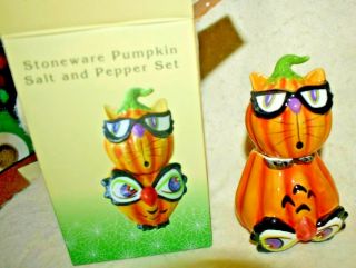 Estate Halloween Decor,  2 Pc Decorative Salt & Pepper Shakers - Pumpkins With Face