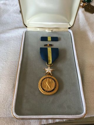 Vietnam War U.  S.  Navy Distinguished Service Medal W/ Ribbons And Case