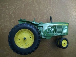 John Deere 3010 Tractor 1:16 Scale 2