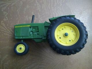 John Deere 3010 Tractor 1:16 Scale 3