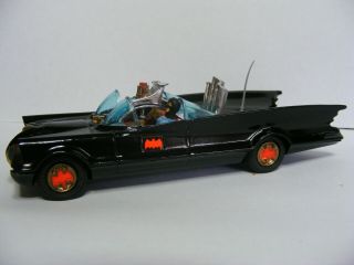 Corgi 267 Batmobile Bat Hubs Issued 1966 - 67