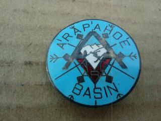 Vintage Arapahoe Basin Summit County Dillon Colorado Arc Ski Pin 1 1/4 "