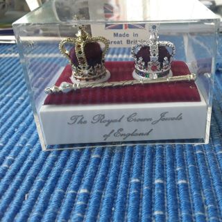 1984 The Royal Crown Jewels Of England Souvenir