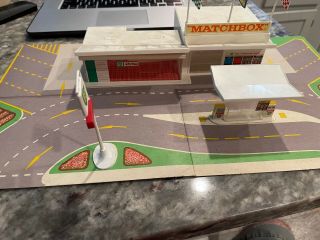 Vintage Matchbox Service Station With Forecourt Mg - 1 And Box