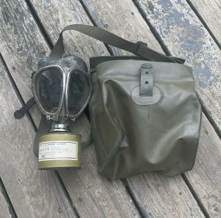 Vintage Acme Full Vision Gas Mask No.  6 With An Old 15m Canister And Carrying Bag