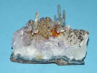 Southwest Figurine Quarts Stone Rock Crystal W Figures Of Roadrunner & Cactus