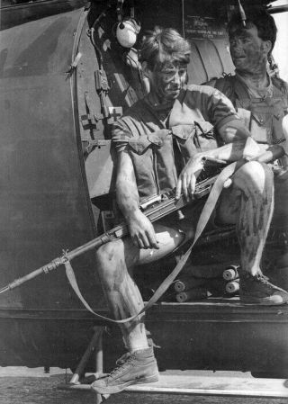 Rhodesian War Photo Trooper In Alouette G Car With Fn Mag Rli Rhodesia / 8023