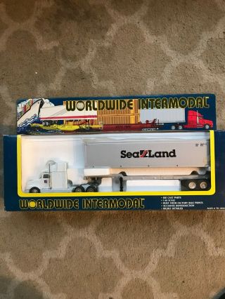 Worldwide Intermodal Sealand Container Truck.  Container,  Chassis 1/48