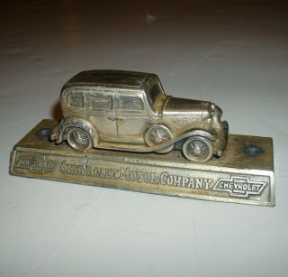 1932 Chevrolet Deluxe Sedan 1/43 Cast Metal Promo Model 4.  5 " Paperweight