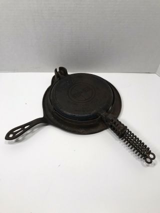 Griswold American No.  8 885e & 886 Cast Iron Waffle Maker With Low Base