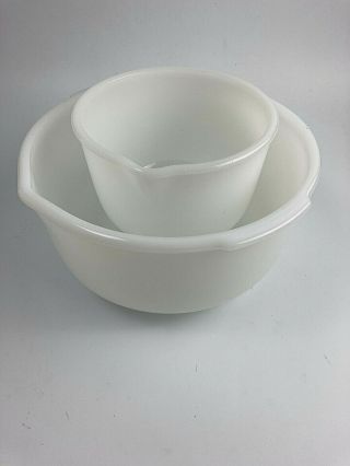 2 Vintage Glassbake Sunbeam White Milk Glass Mixing Bowls 17 & 21 W Spouts Usa