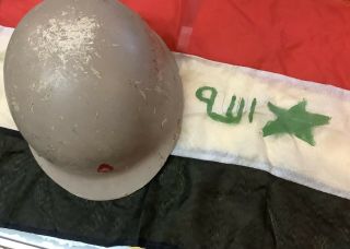 Iraqi M90 Helmet And Home Made Flag Iraq - Oif Desert Storm Bringback