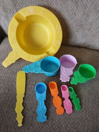 Vintage Wilton Pillsbury Sesame Street Plastic Measuring Cups Spoons Bowl Icing