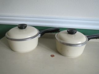 Vintage Club Aluminum 2 Qt & 1.  5 Qt Sauce Pan Pot W/ Lids Yellow Set