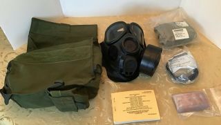 Us Military M40 Gas Mask Size M/l With T Bag