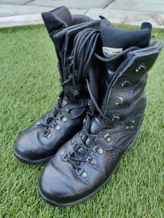 British Army Alt - Berg Sneeker - Black Boots - Good Grade 1 - Size Uk 5m