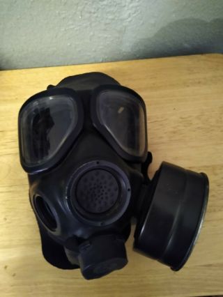 Us Military M40 Gas Mask Size M/l And Canister C2a1 Not Sure If Still Good?