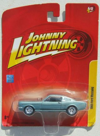 Johnny Lightning Forever 64 R12 1965 Ford Mustang Fastback Dynasty Green
