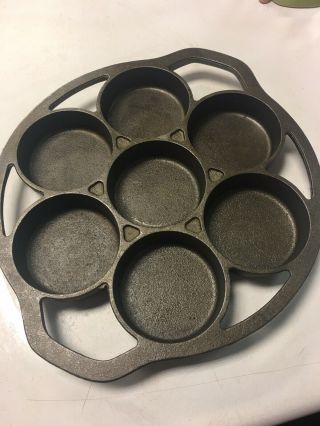 Lodge / Cracker Barrel Cast Iron 7 Slot Biscuit Pan / Skillet Cleaned And Oiled