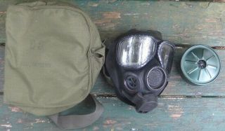 Us Military M40 Gas Mask Size M/l With Bag Filter