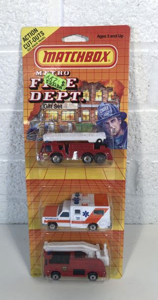1986 Matchbox International Metro Fire Dept.  Gift Set Package 1102 Card