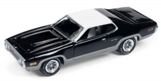 1/64 Johnny Lightning Muscle Cars 1972 Plymouth Satellite Sebring Plus In Black
