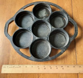 Cracker Barrel Cast Iron Biscuit Muffin Pan - 7 Biscuits - Lodge 1896