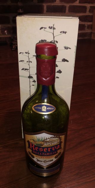 2018 Jose Cuervo Reserva De La Familia Tequila Wooden Box Melanie Smith & Bottle
