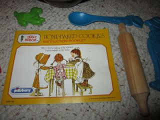 1976 Holly Hobbie Home - Baked Cookie Instruction Booklet/5 Cookie Cutters & Bowl 3