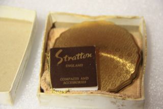 Stratton England Vintage Compact Make - Up Case Vintage Vanity Compact Has Box